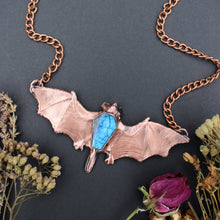 Load image into Gallery viewer, Labradorite Coffin Bat
