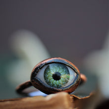 Load image into Gallery viewer, Eyeball Ring (Green)

